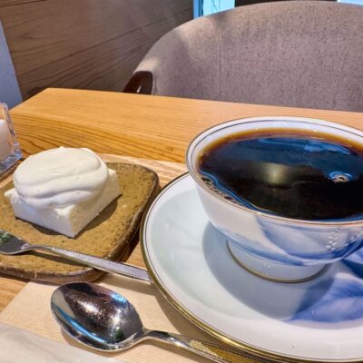 三ツ豆珈琲 苦楽園本店のミルクチーズケーキとダークロースト3