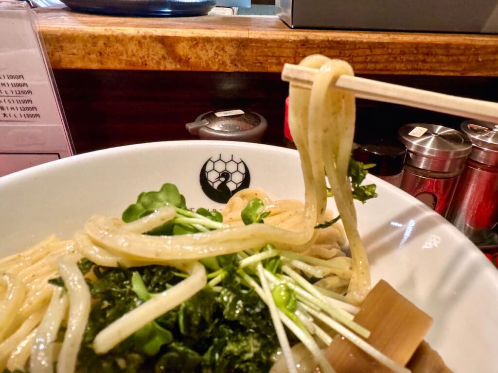 京つけめん つるかめ本店の魚介醤油つけ麺 実食1