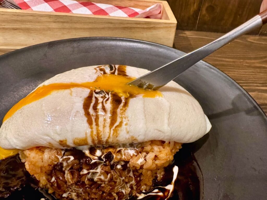 食堂デイズの(白)オムライス 実食1