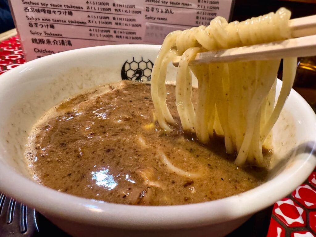 京つけめん つるかめ本店の魚介醤油つけ麺 実食3