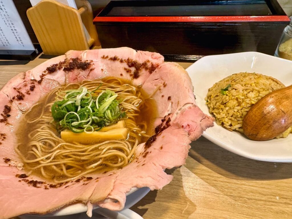 中華そば麓のチャーシュー麺半チャーハンセット3
