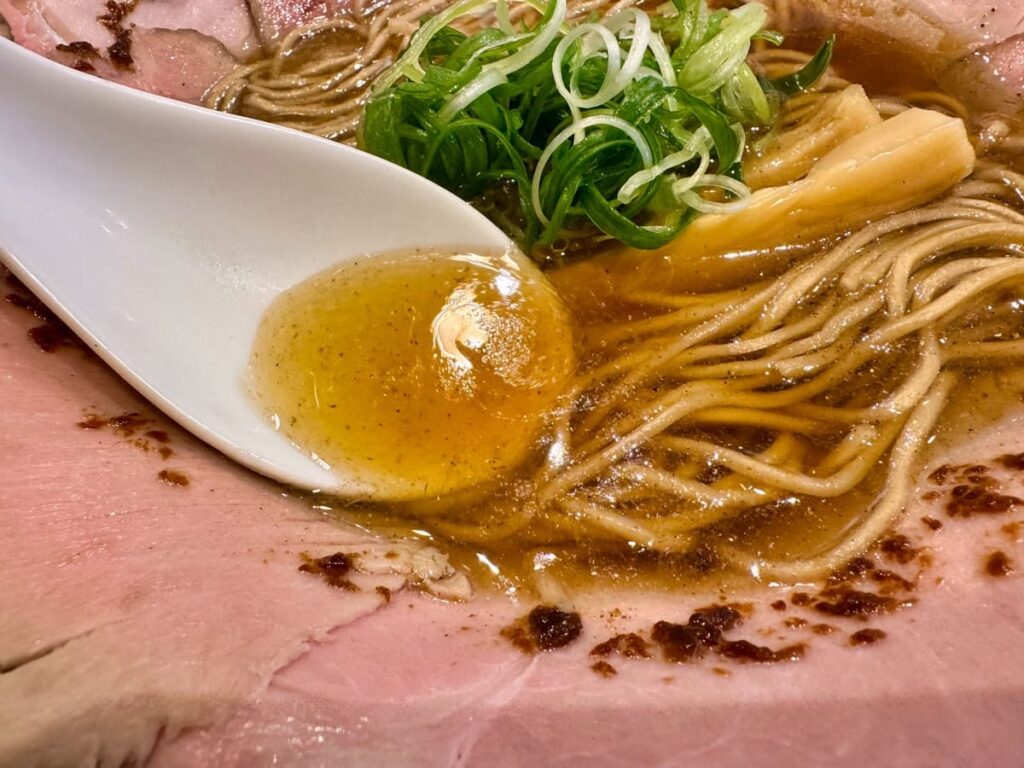 中華そば麓のチャーシュー麺 スープ