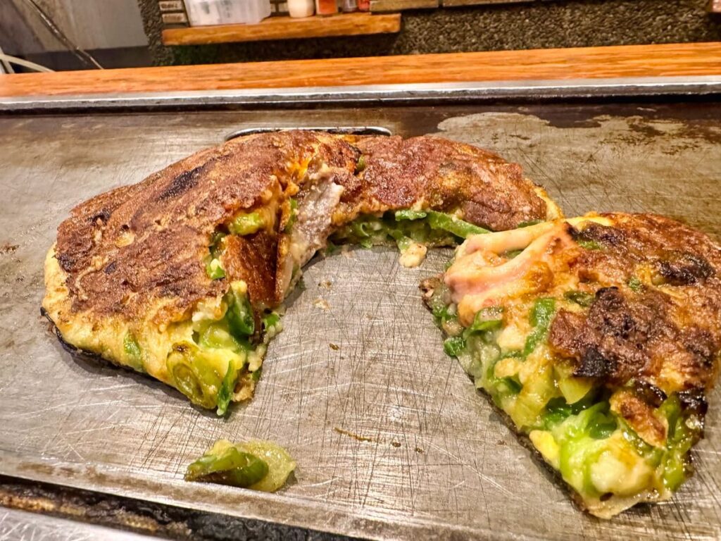 福太郎 本店のトリプルねぎ焼 断面