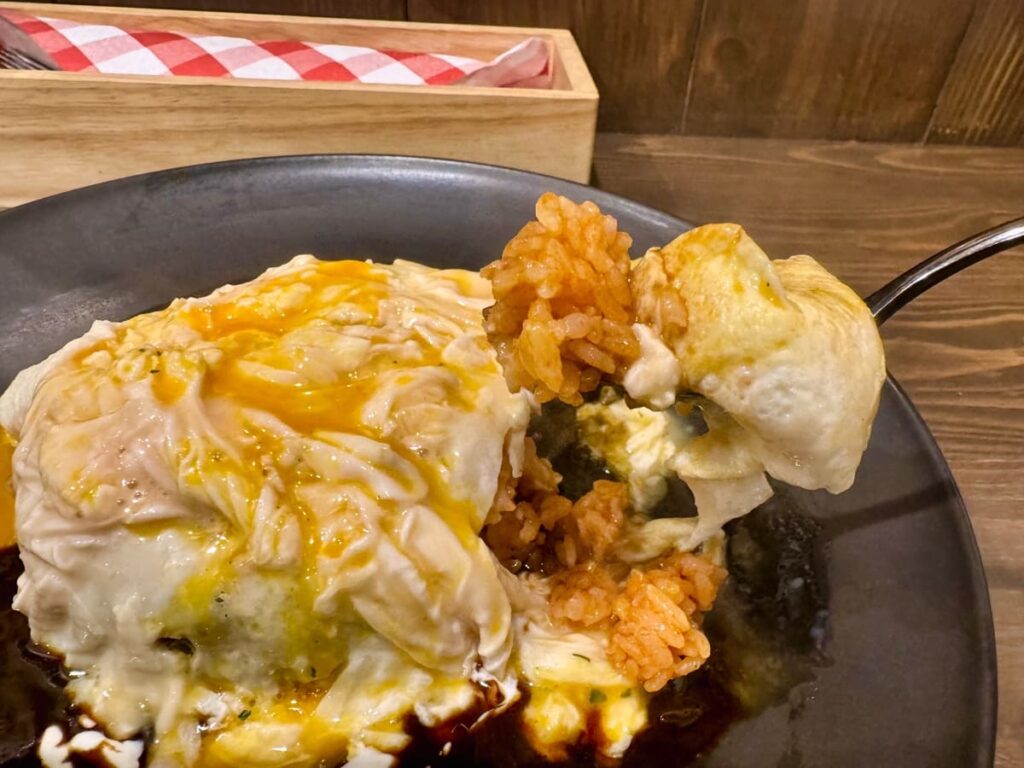食堂デイズの(白)オムライス 実食3