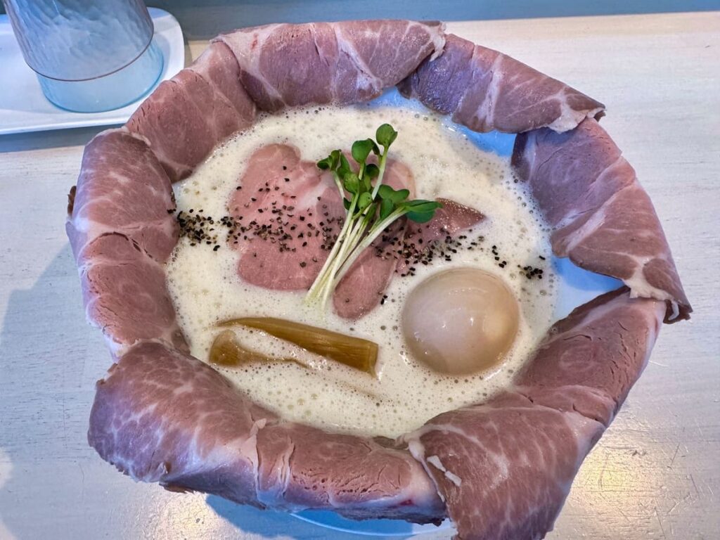 麺屋しな埜の特製チャーシュー泡白湯らーめん1