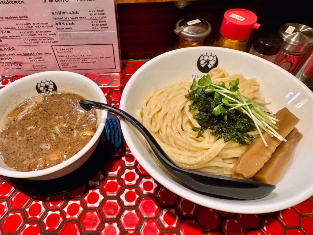 京つけめん つるかめ本店の魚介醤油つけ麺1