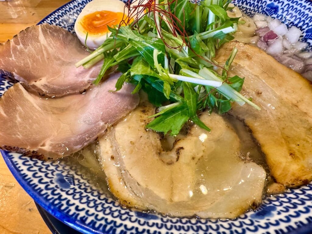 吉岡マグロ節センターのプレミアム マグロ節中華そば チャーシュー