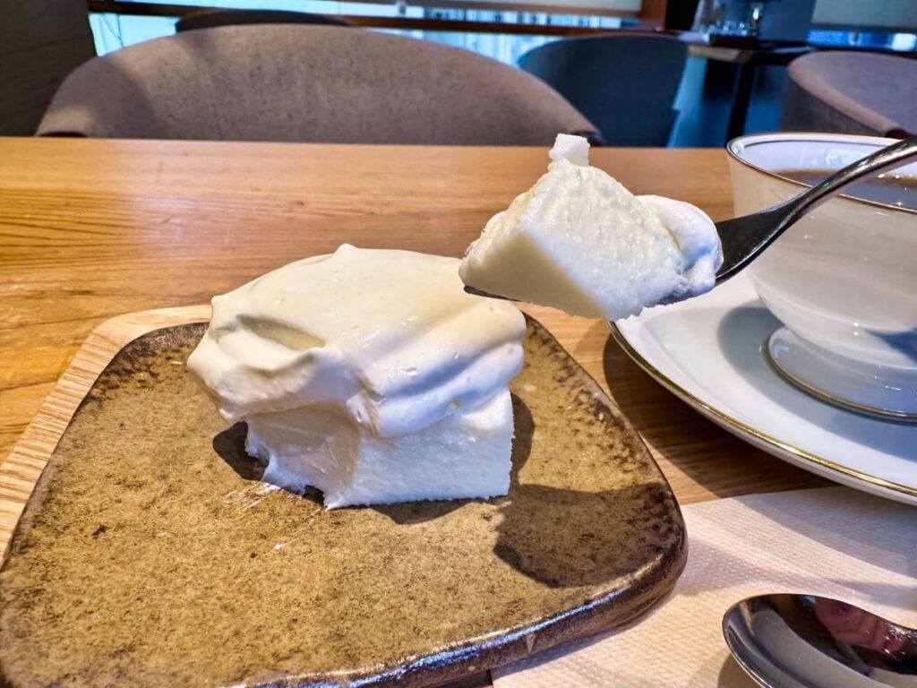 三ツ豆珈琲 苦楽園本店のミルクチーズケーキ 実食