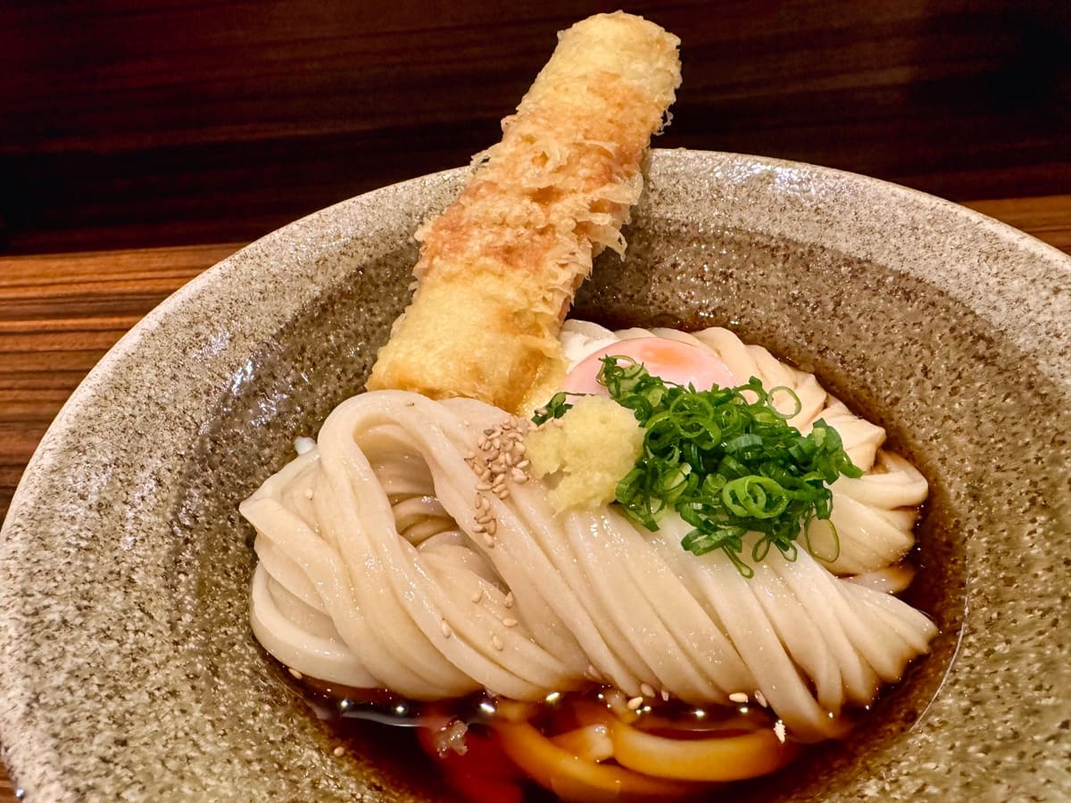 うどん屋きすけの鯛ちくわ天と温泉たまごのぶっかけ3
