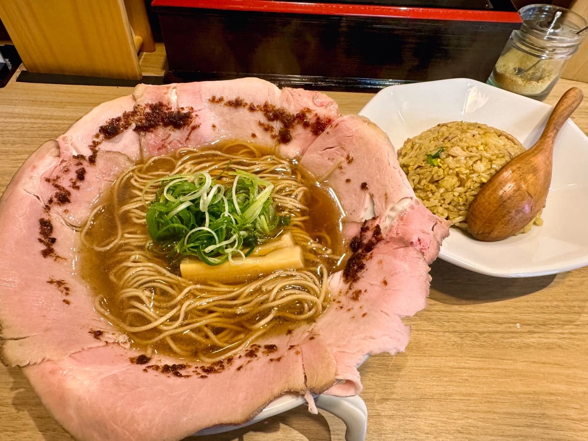 中華そば麓のチャーシュー麺半チャーハンセット1