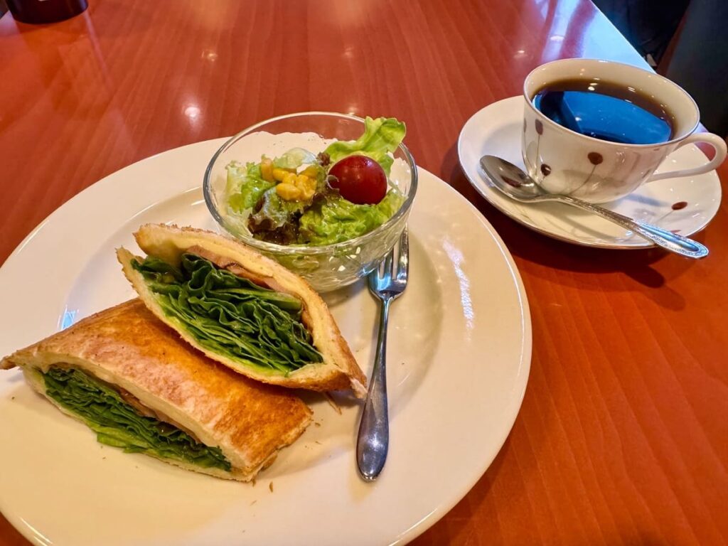 大人の時間が過ごせる【Le Premier Cafe 心斎橋本店】へ行ってきた 1 Le Premier Cafe 心斎橋本店のチーズとチキンのホットプレスサンド1