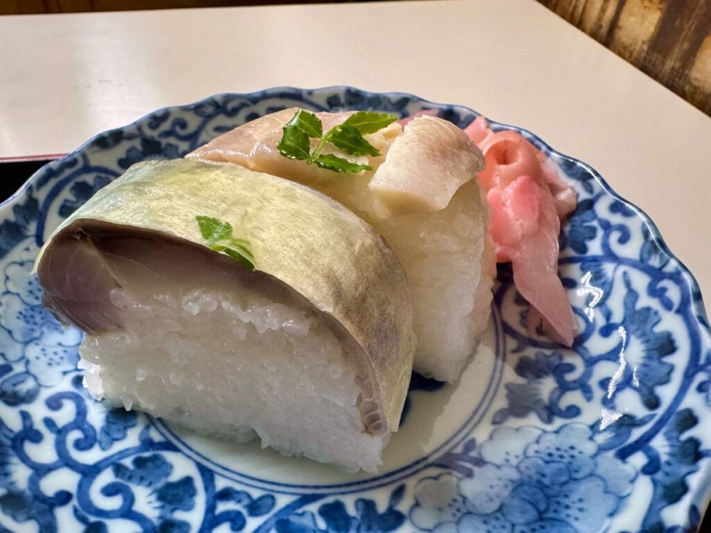 満寿形屋の鯖寿司