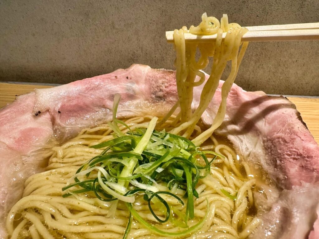 麺屋聖 一乗寺本店の淡竹 チャーシュー5枚 麺