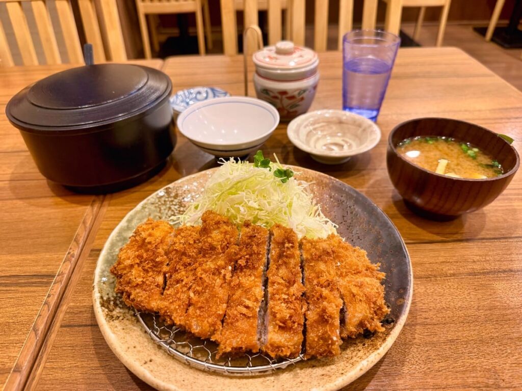 目立たないけどこんな店ないと困る【かつかつとんとん】へ行ってきた 1 かつかつとんとんのとんかつ160g1