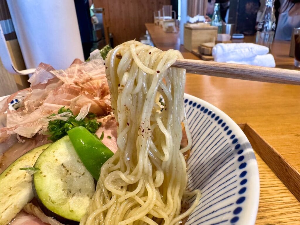 MENYA INOICHI #3 3 MENYA INOICHI #3の炙り和牛冷やしぶっかけそば 白醤油 麺