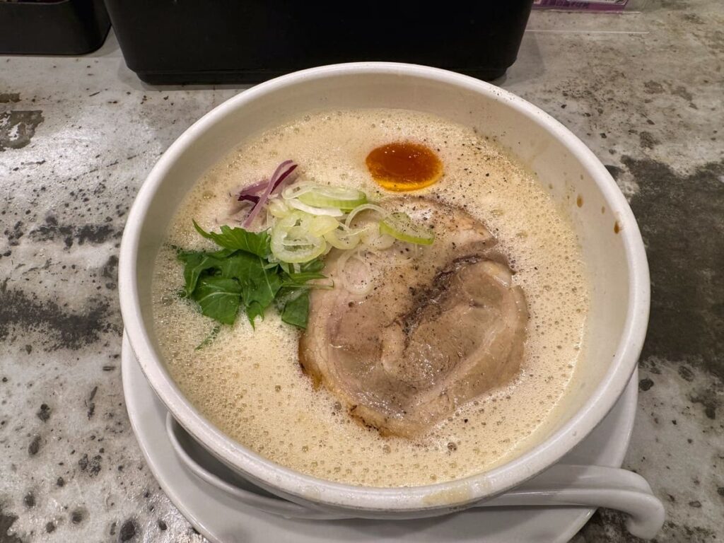 京都鶏白湯純 本店の鶏白湯そば1
