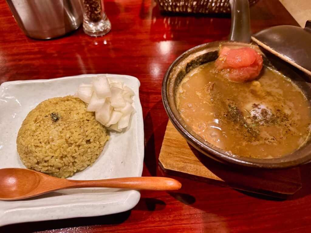 長堀橋で超絶人気の間借りカレーショップ【橋本屋】へ行ってきた 2 橋本屋のチキンカレー芳醇1