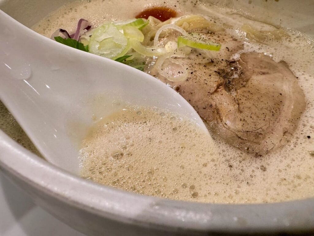 京都鶏白湯純 本店の鶏白湯そば スープ